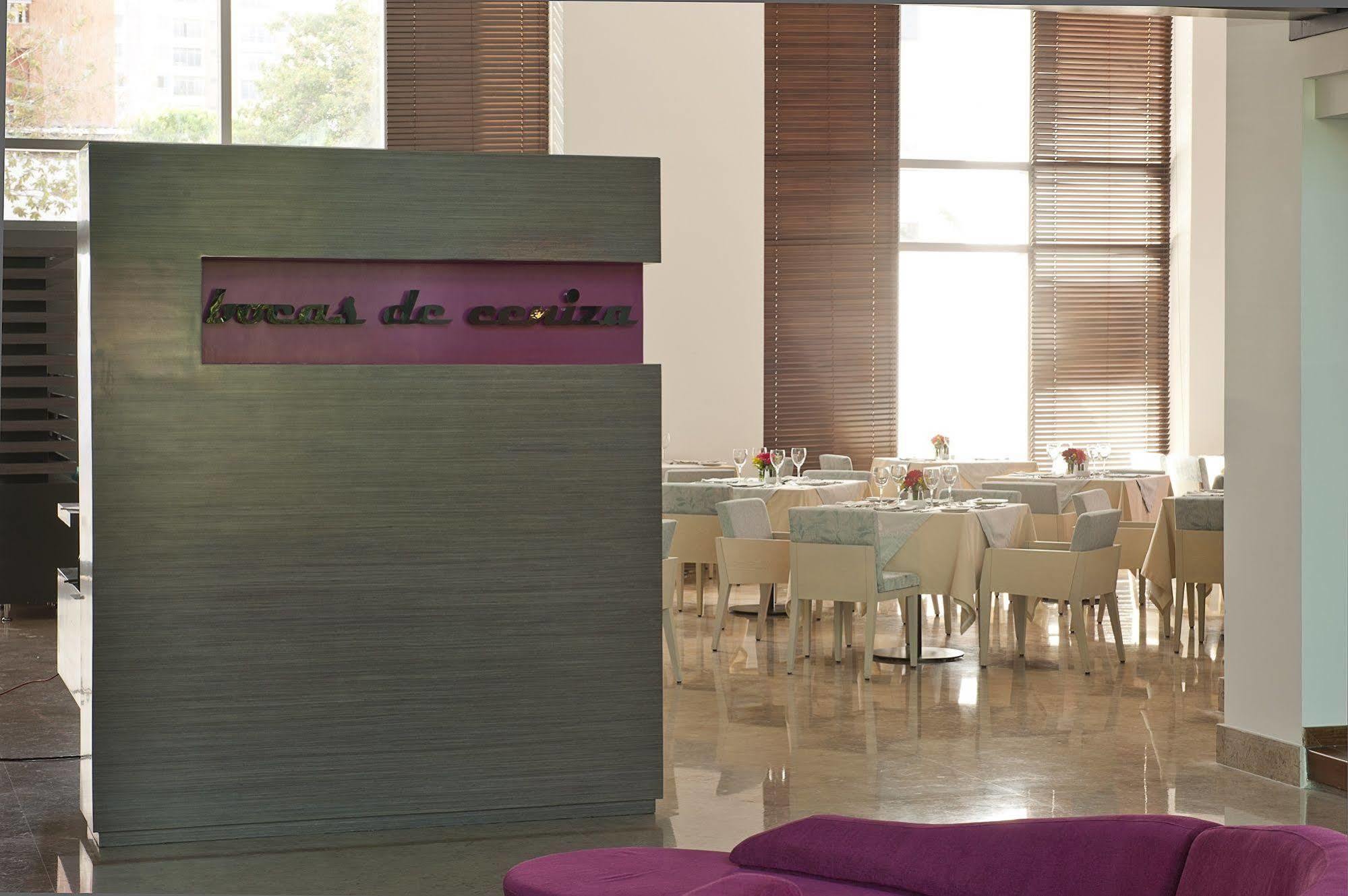 Nh Collection Royal Smartsuites Баранкила Ресторант снимка